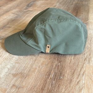 Fjallraven green hat with brim cap for hiking small medium